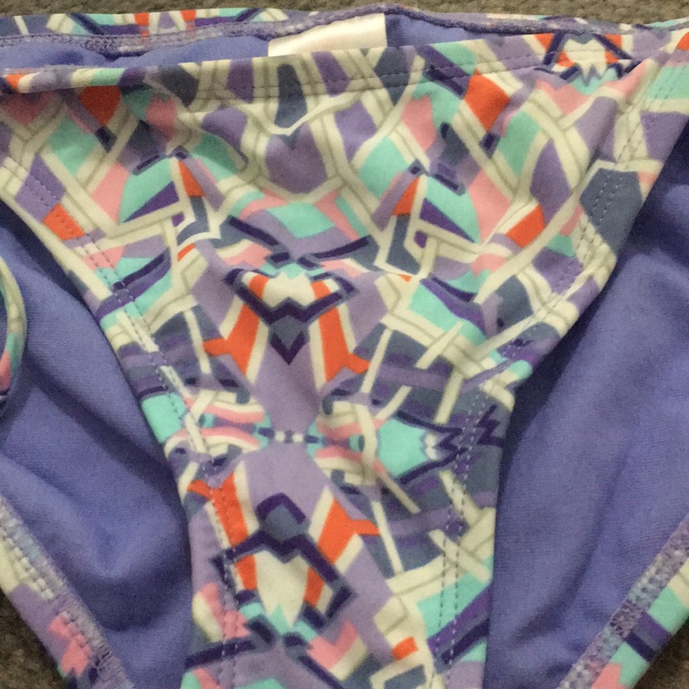 Geometric Cool Swimsuit! - Picture 2 of 4